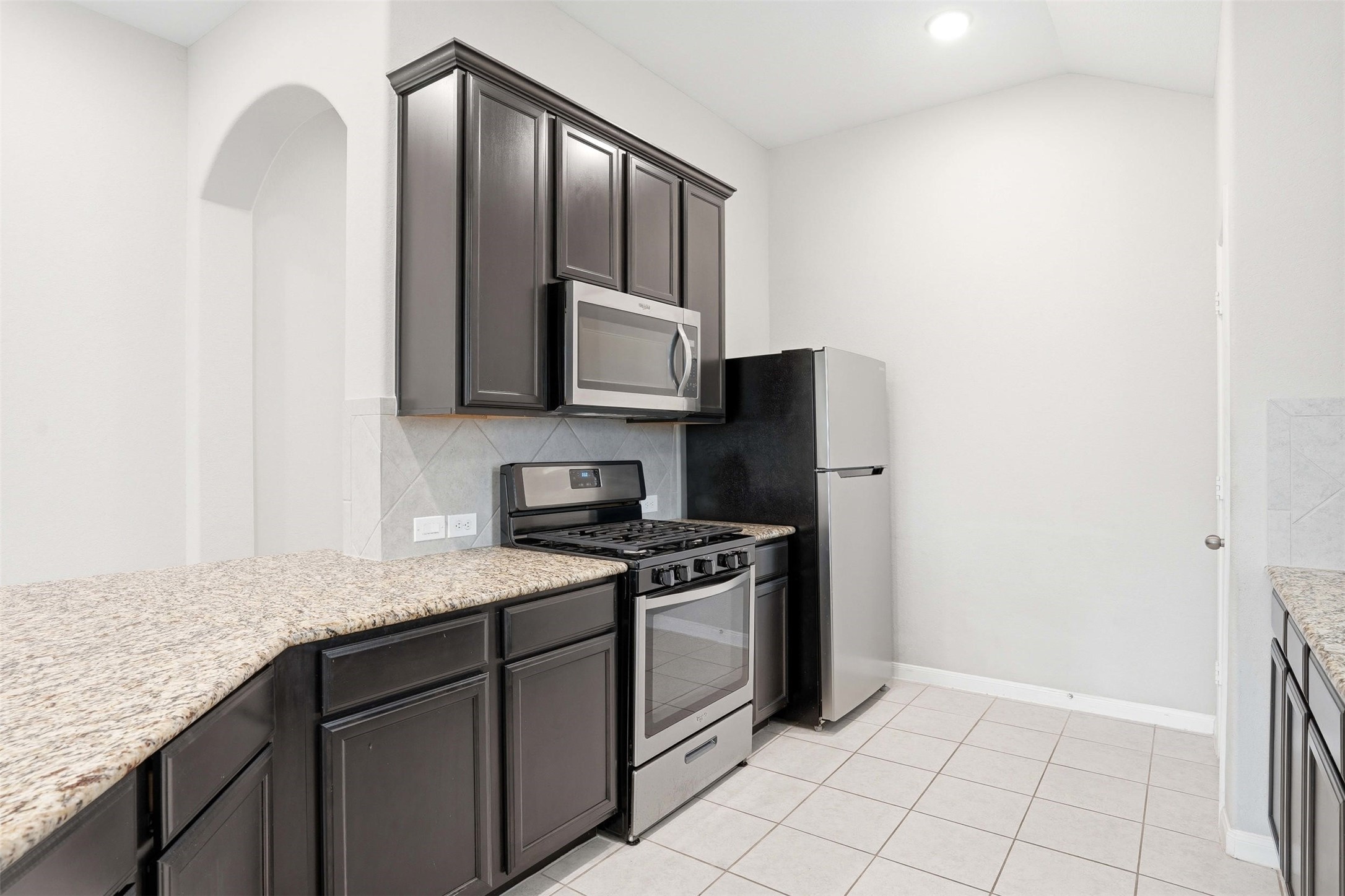 3718 Logandale Ridge Lane Katy, TX 77493 - Photo 11 of 28 Fridge included!