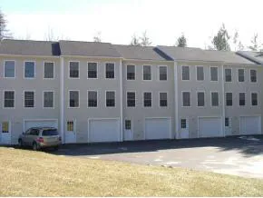 $2,250 | 24 Dakota Drive, Unit 242, Fremont, NH 03044