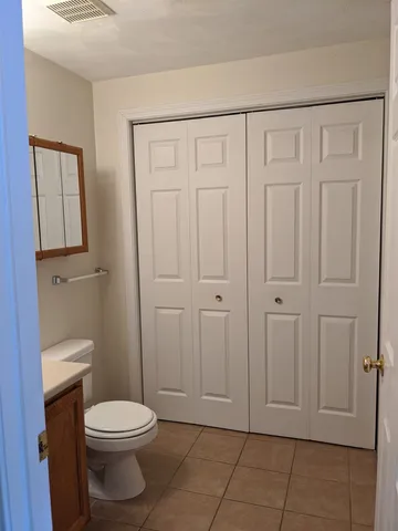 $2,250 | 24 Dakota Drive, Unit 242, Fremont, NH 03044