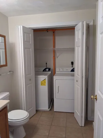 $2,250 | 24 Dakota Drive, Unit 242, Fremont, NH 03044