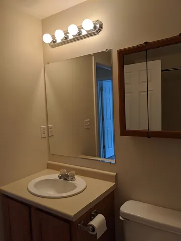 $2,250 | 24 Dakota Drive, Unit 242, Fremont, NH 03044