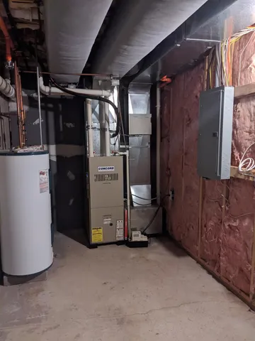 $2,250 | 24 Dakota Drive, Unit 242, Fremont, NH 03044