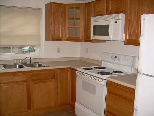 $2,250 | 24 Dakota Drive, Unit 242, Fremont, NH 03044