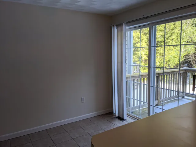 $2,250 | 24 Dakota Drive, Unit 242, Fremont, NH 03044