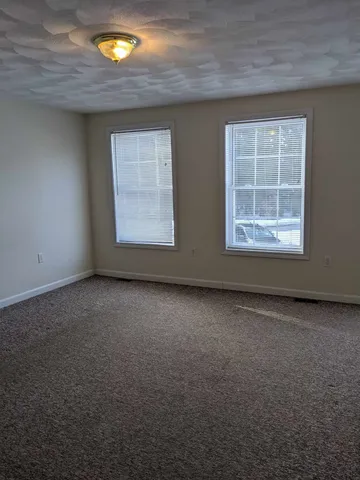 $2,250 | 24 Dakota Drive, Unit 242, Fremont, NH 03044