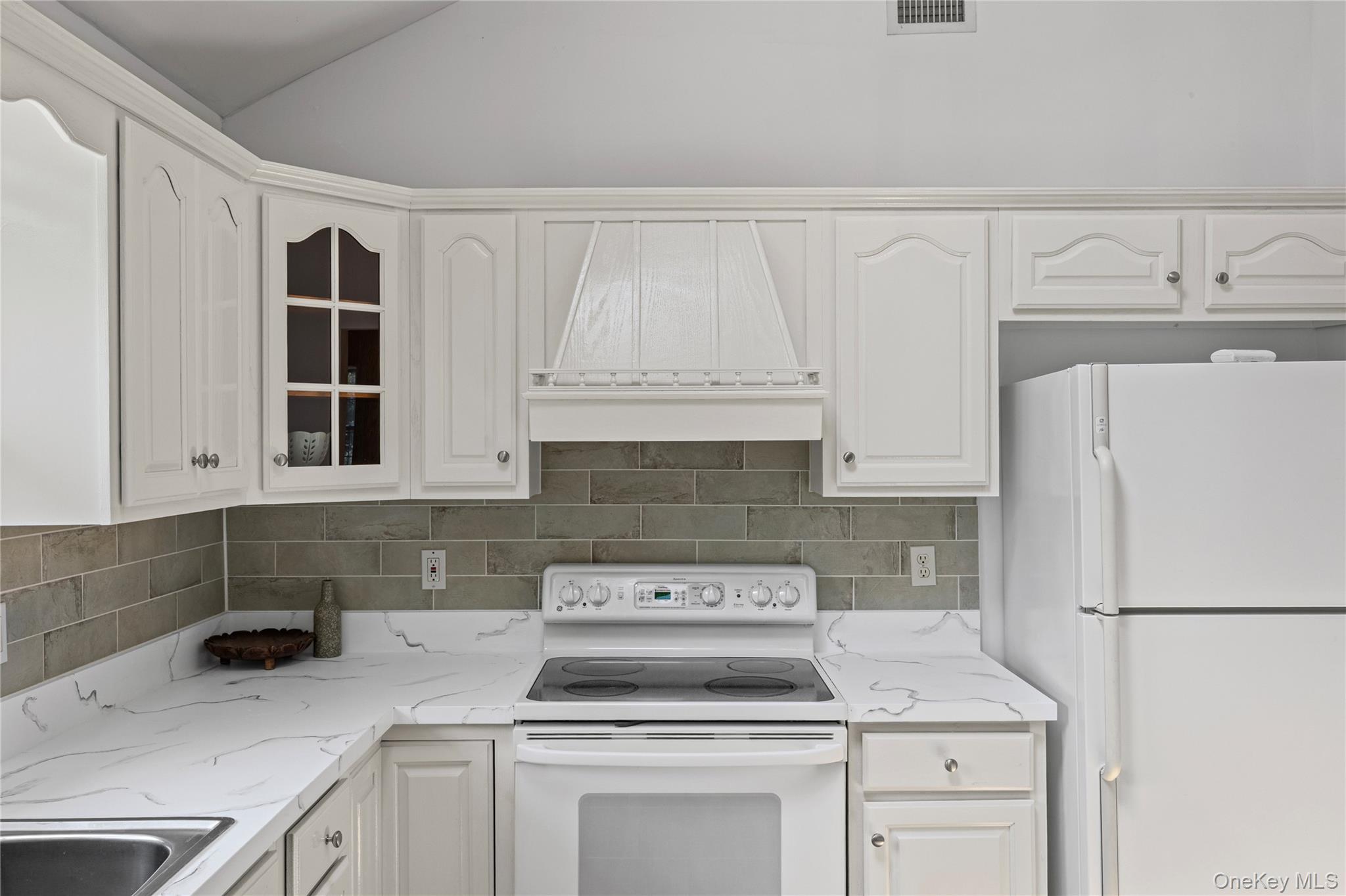 22 Bellhaven Road Bellport, NY 11713 - Photo 15 of 45