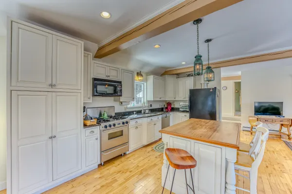 $1,299,900 | 81 Meadow Lane, North Woodstock, NH 03262
