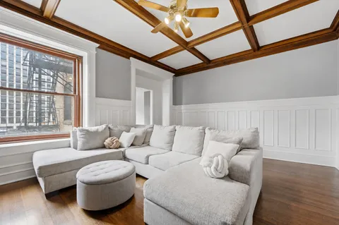 $325,000 | 559 West Surf Street, Unit 306, Chicago, IL 60657