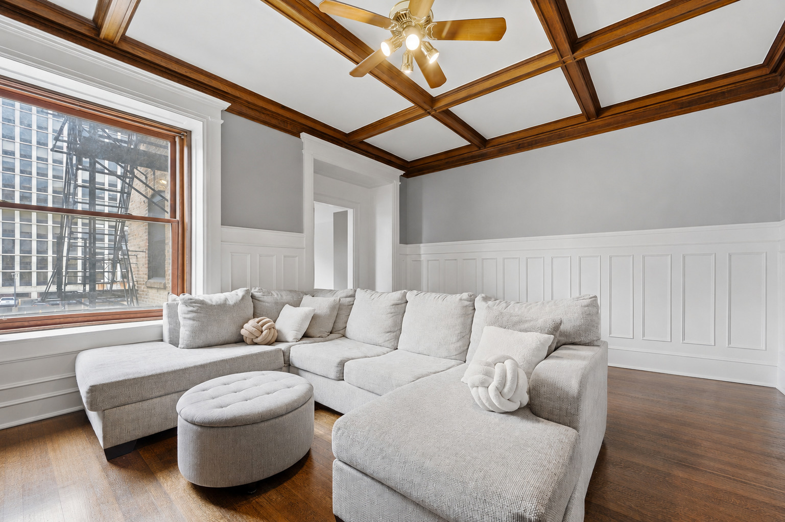 559 West Surf Street, Unit 306 Chicago, IL 60657 - Photo 3 of 17