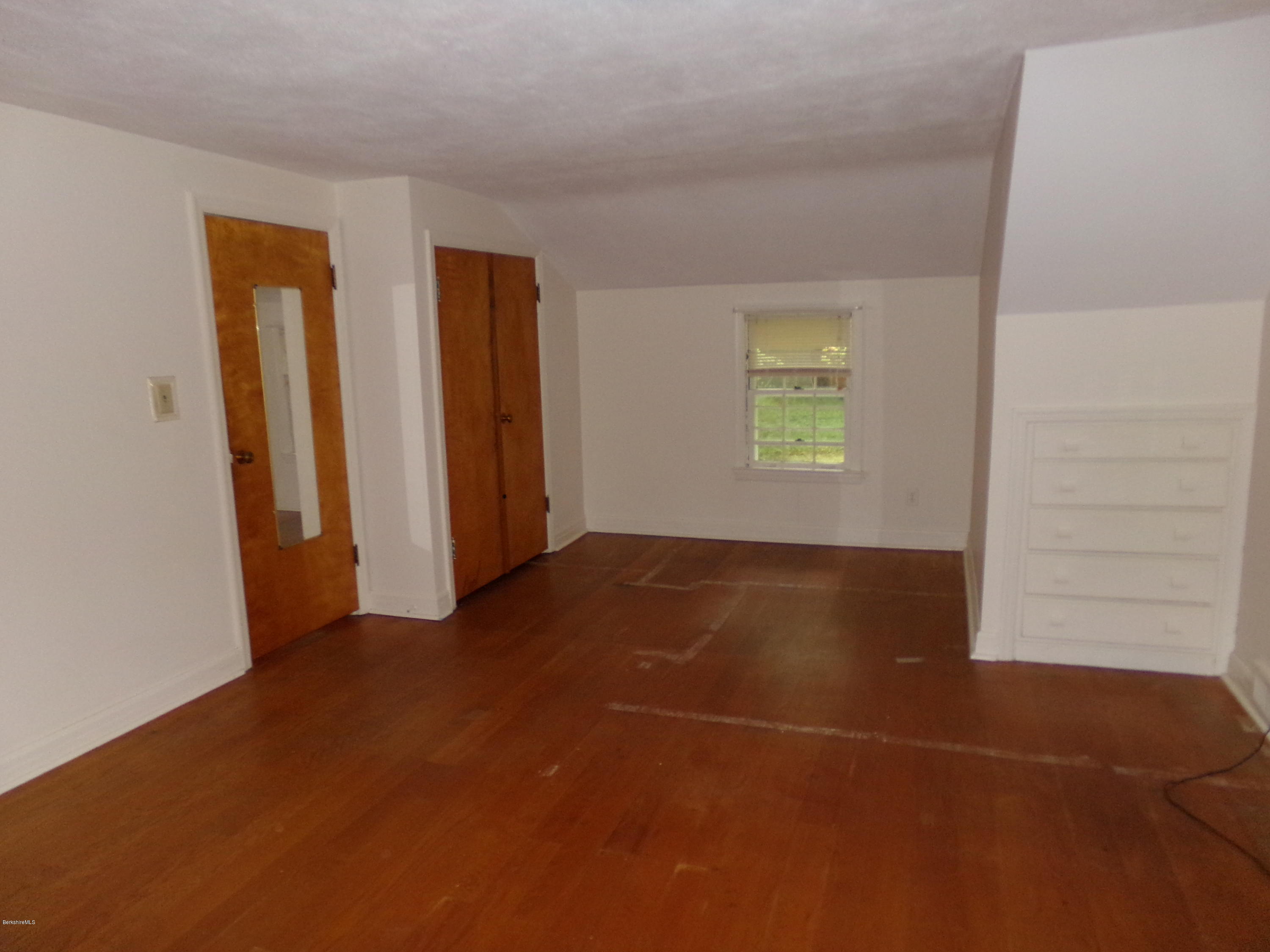 197 Holmes Road Pittsfield, MA 01201 - Photo 22 of 25 109_0033