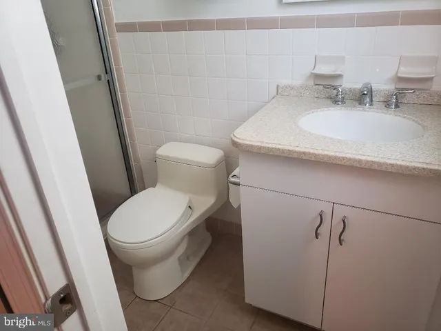 $2,450 | 18 South Oakland Avenue, Unit A, Ventnor City, NJ 08406