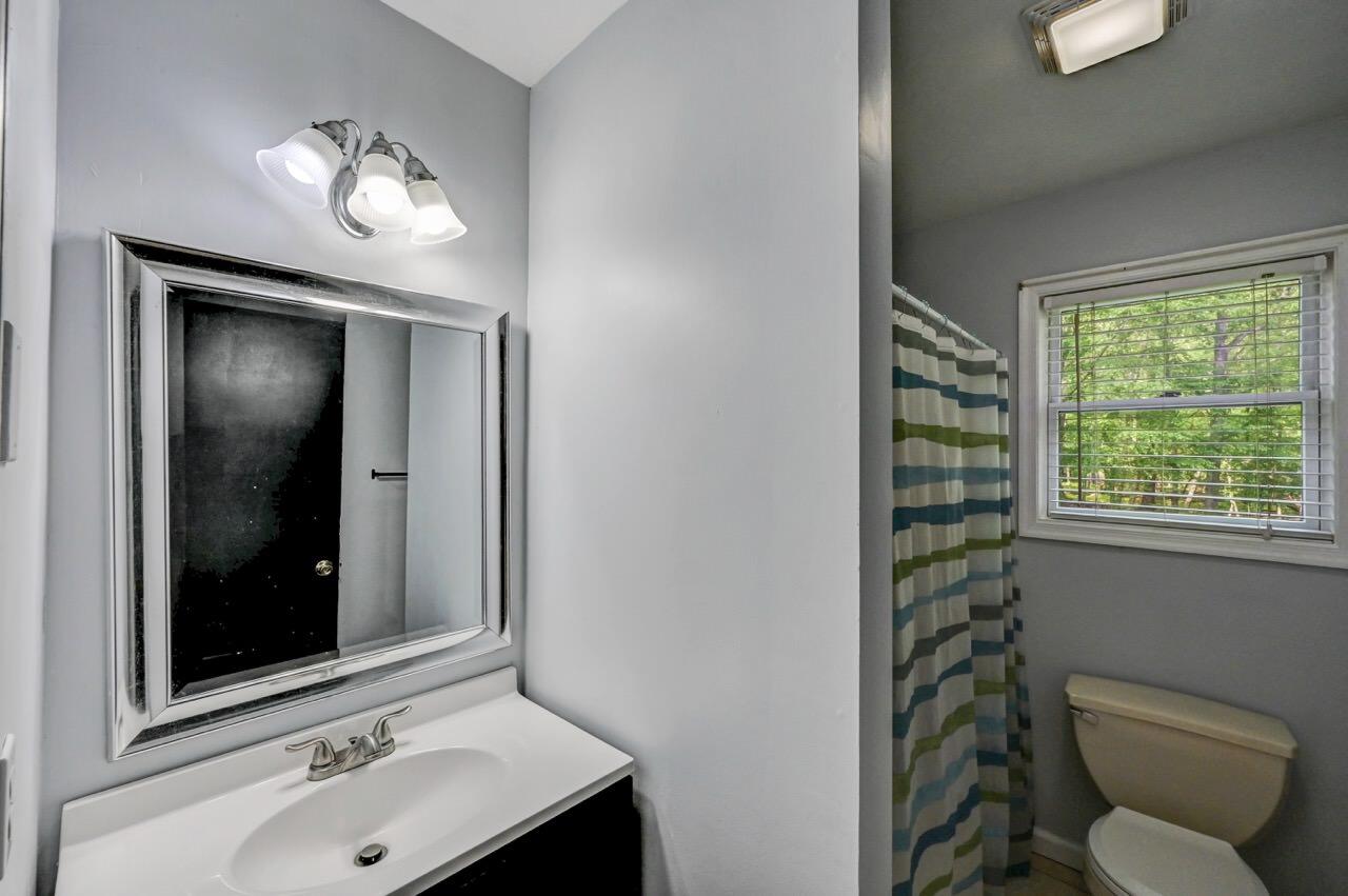 531 Chancellor Road East Stroudsburg, PA 18302 - Photo 39 of 61 2nd Floor Hall Bath