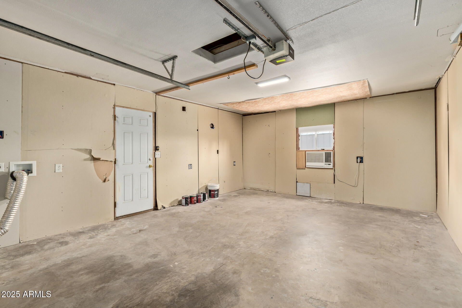 2615 North 29th Place Phoenix, AZ 85008 - Photo 20 of 26 a view of empty room