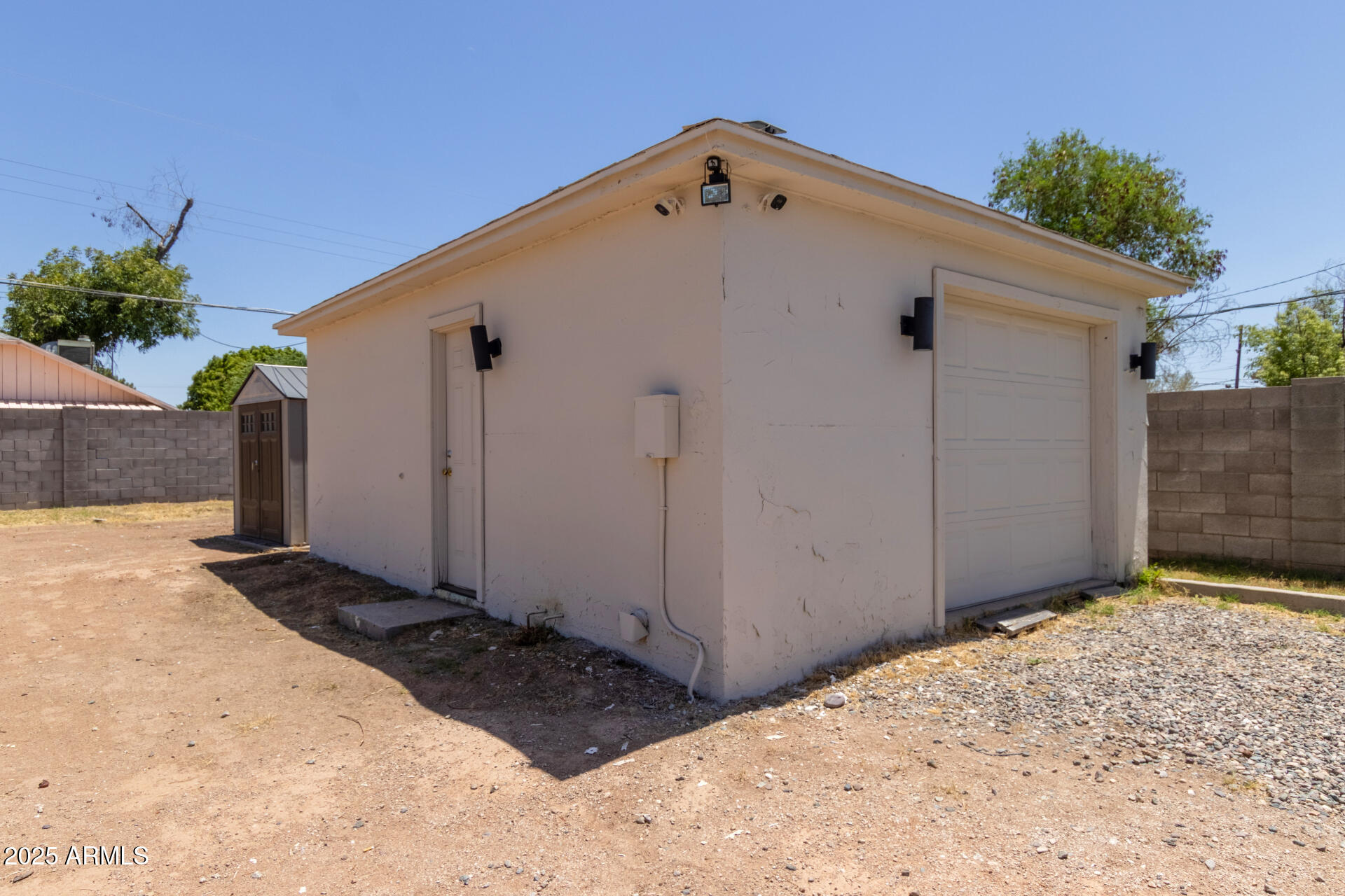 2615 North 29th Place Phoenix, AZ 85008 - Photo 21 of 26 a view of a garage
