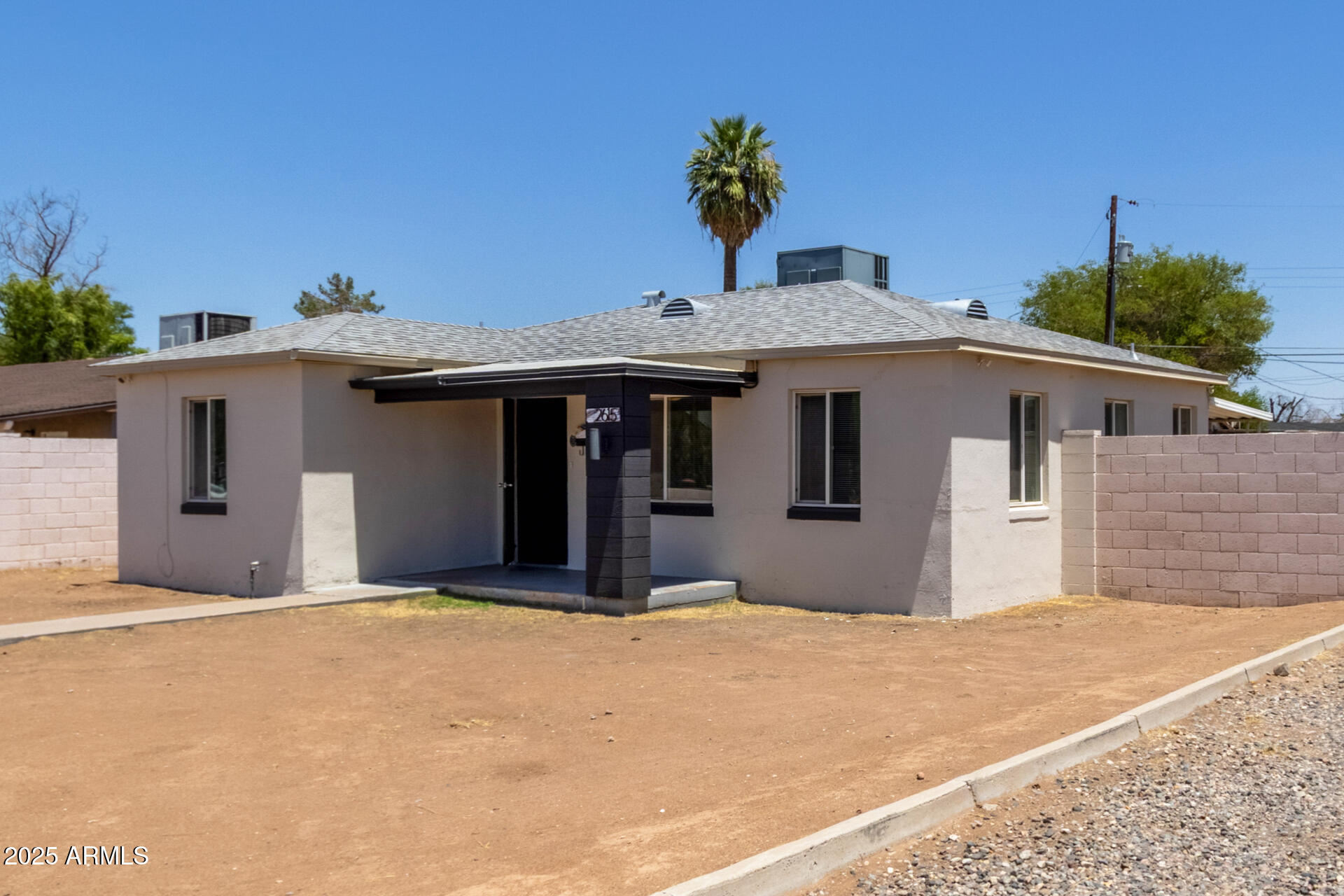 2615 North 29th Place Phoenix, AZ 85008 - Photo 4 of 26 a front view of a house with a garden