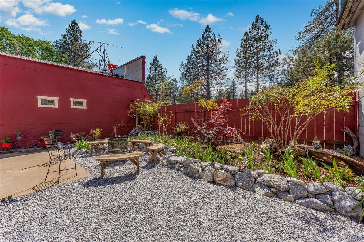 21375 Main Street Lakehead, CA 96051 - Photo 12 of 45 40-Klub Klondike Patio 7