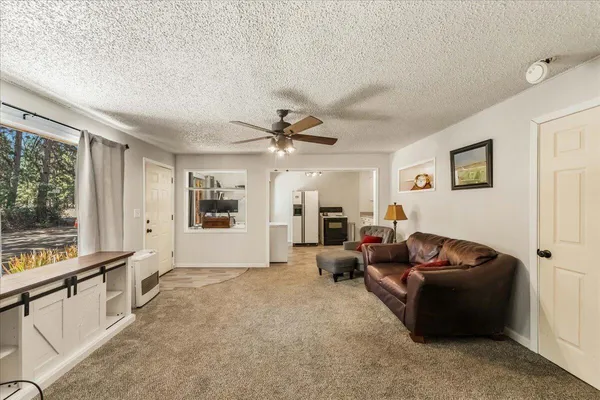 $525,000 | 21375 Main Street, Lakehead, CA 96051
