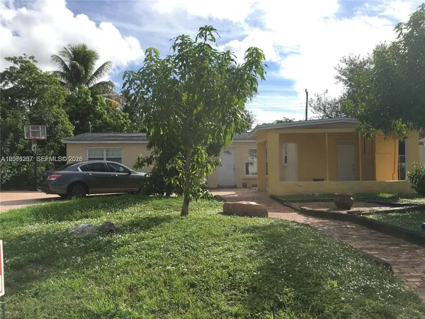 $2,900 | 6610 McKinley Street, Hollywood, FL 33024