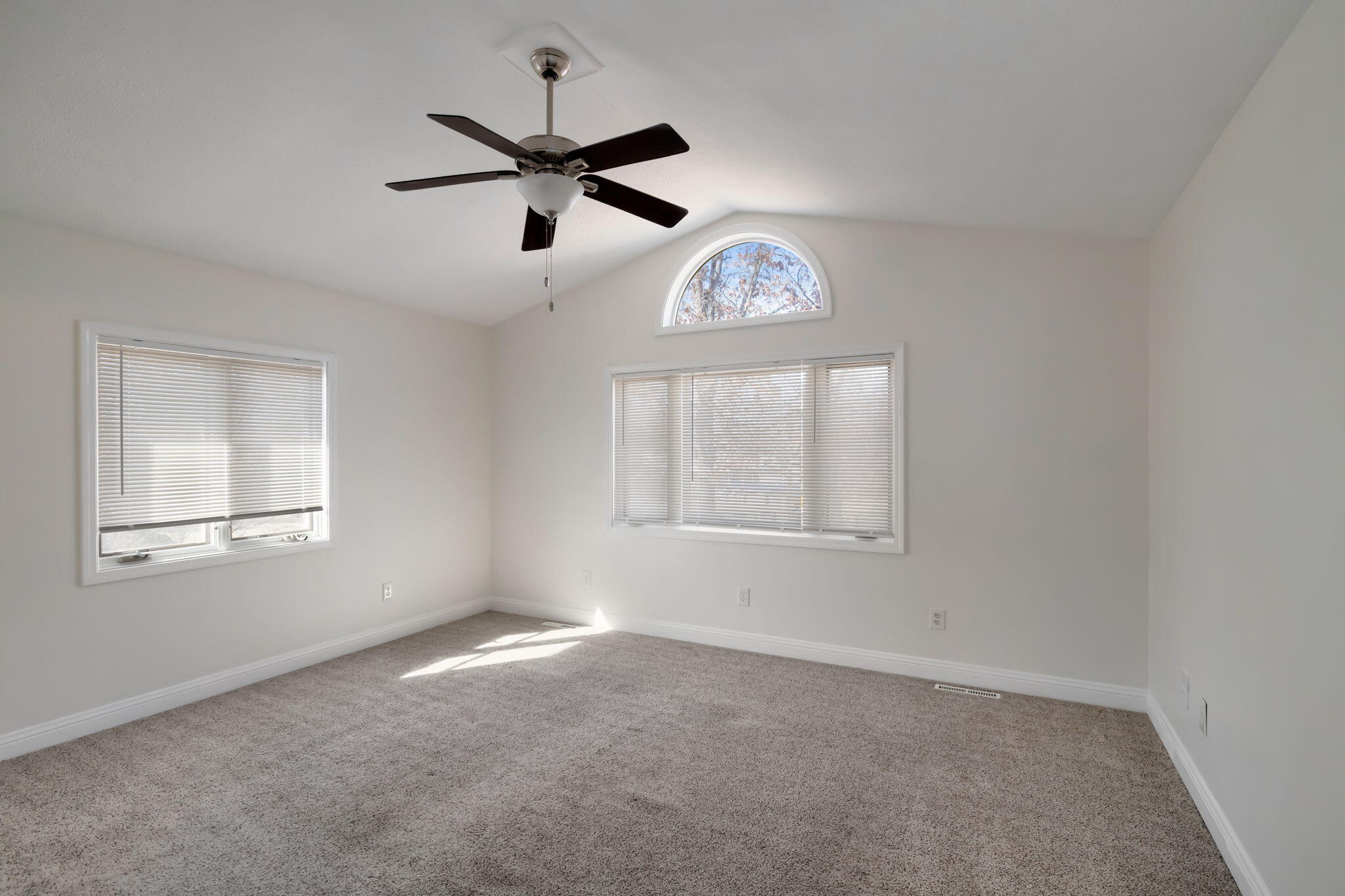 1886 Loganberry Lane Crown Point, IN 46307 - Photo 13 of 24 2048x1365