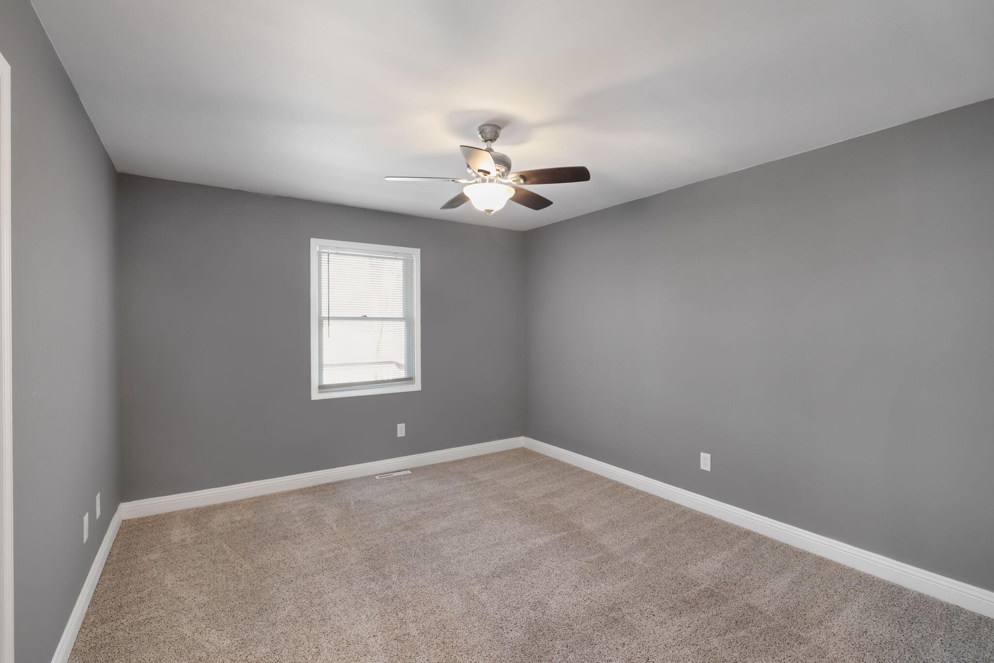 1886 Loganberry Lane Crown Point, IN 46307 - Photo 19 of 24 2048x1365