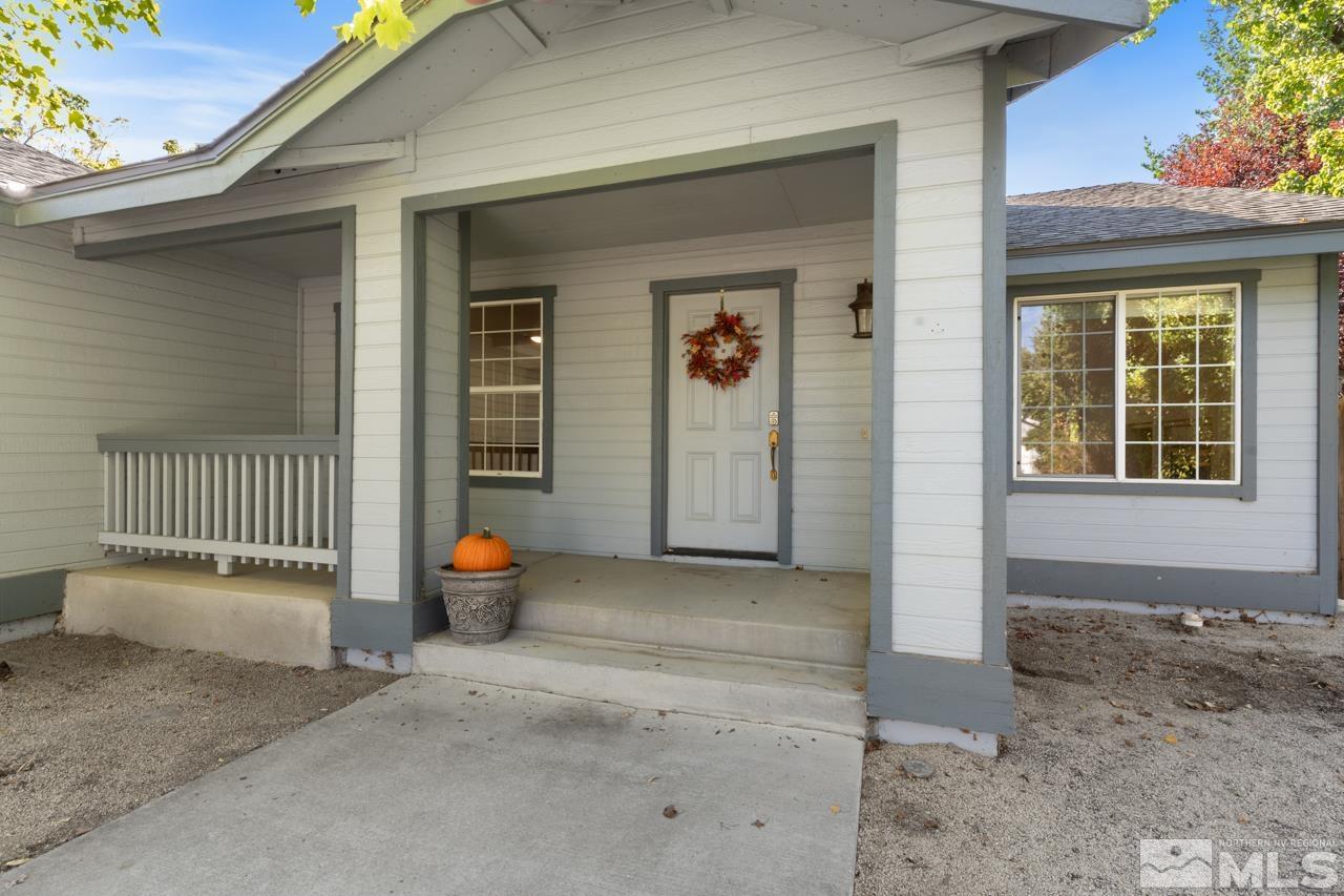 17040 Castle Pine Drive Reno, NV 89511 - Photo 3 of 31 a backyard of a house