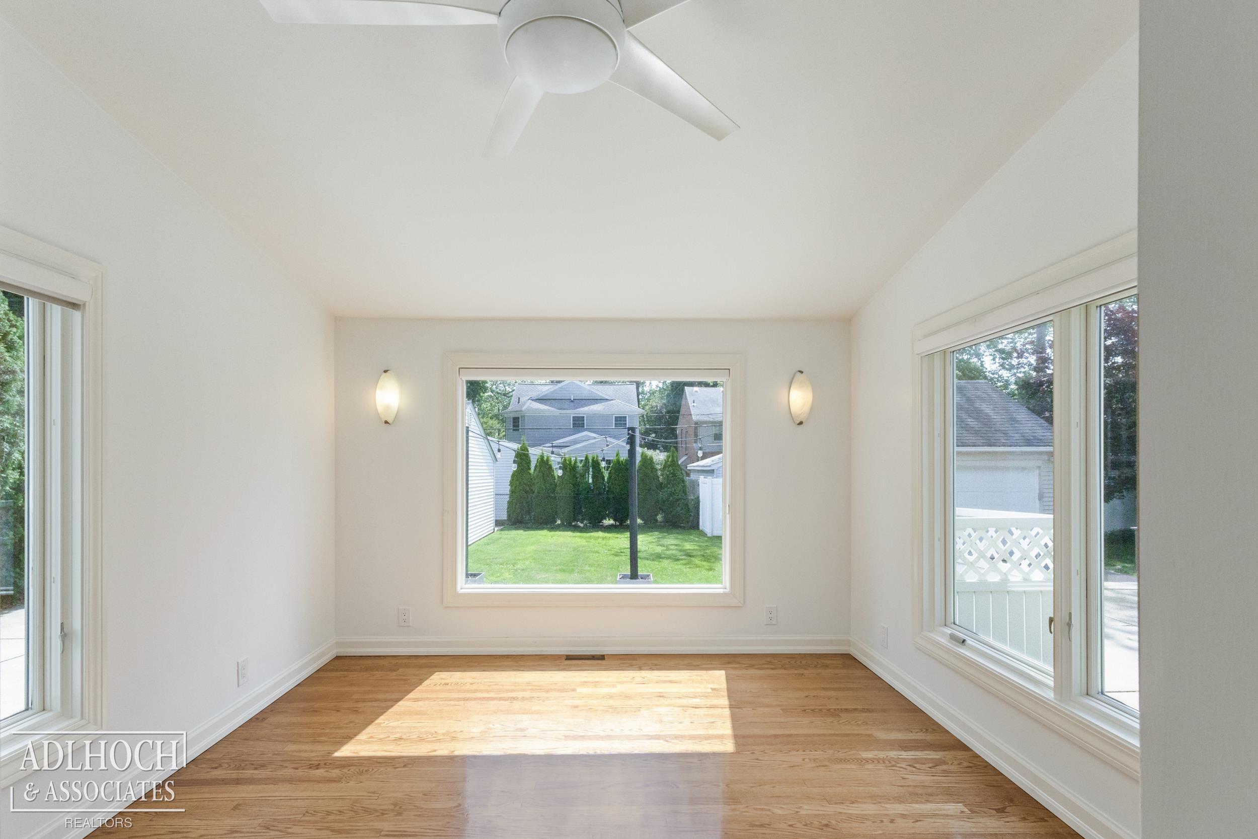 211 McMillan Road Grosse Pointe, MI 48236 - Photo 11 of 34 50145432-5c1f522b-1b75-4f03-a568-07369f83e56e.JPG