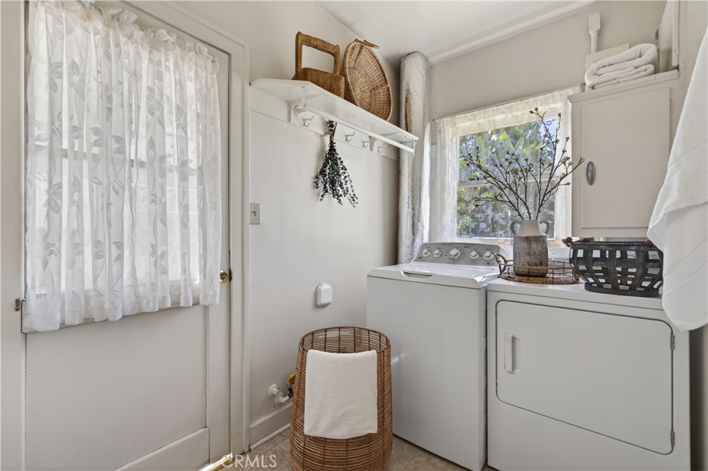 1409 Laurel Street South Pasadena, CA 91030 - Photo 11 of 21 Laundry Room