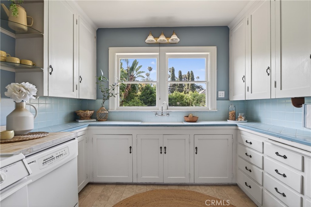 1409 Laurel Street South Pasadena, CA 91030 - Photo 5 of 21 Kitchen