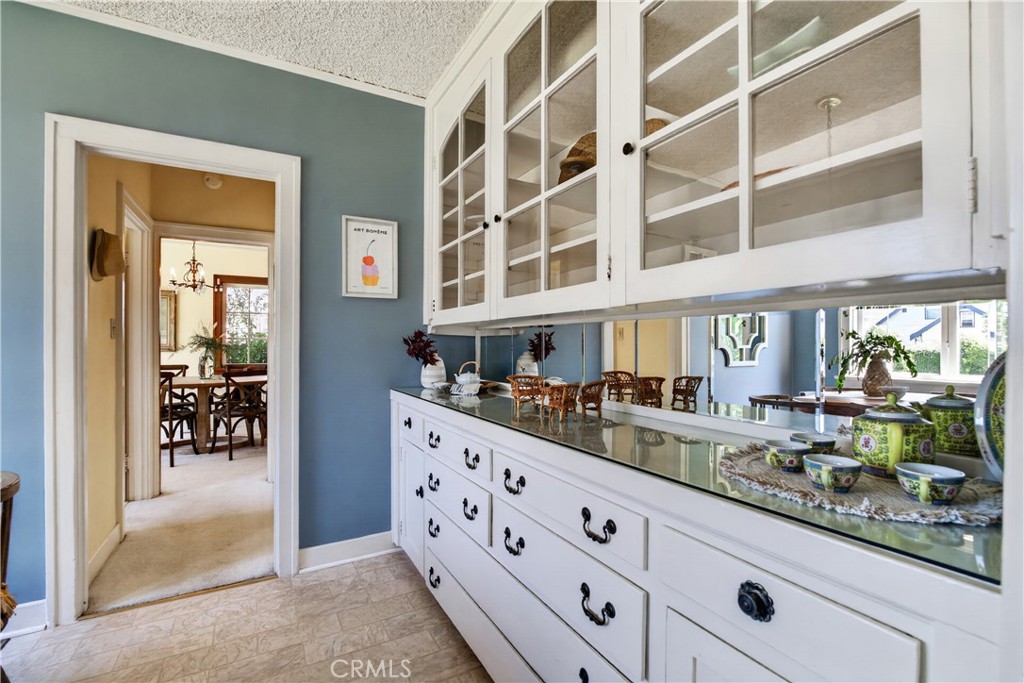 1409 Laurel Street South Pasadena, CA 91030 - Photo 7 of 21 Breakfast Room Built-in