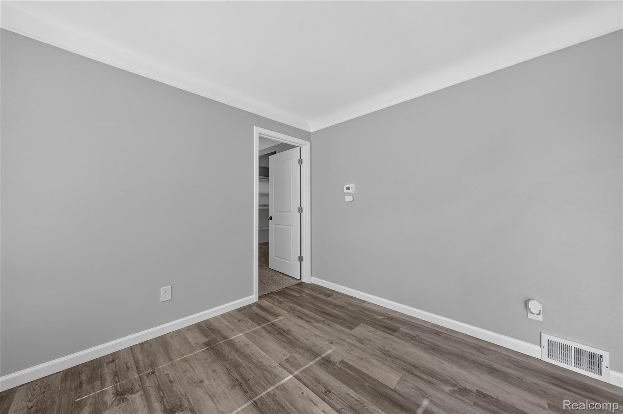 2061 Inkster Road Garden City, MI 48135 - Photo 6 of 24 Living Room