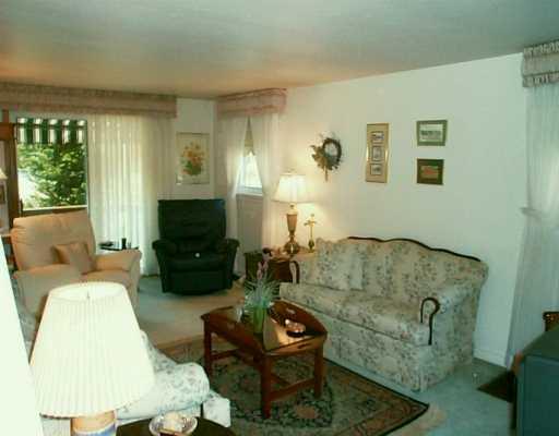 382 Rockhill Road Pittsburgh, PA 15243 - Photo 3 of 8 Living Room.