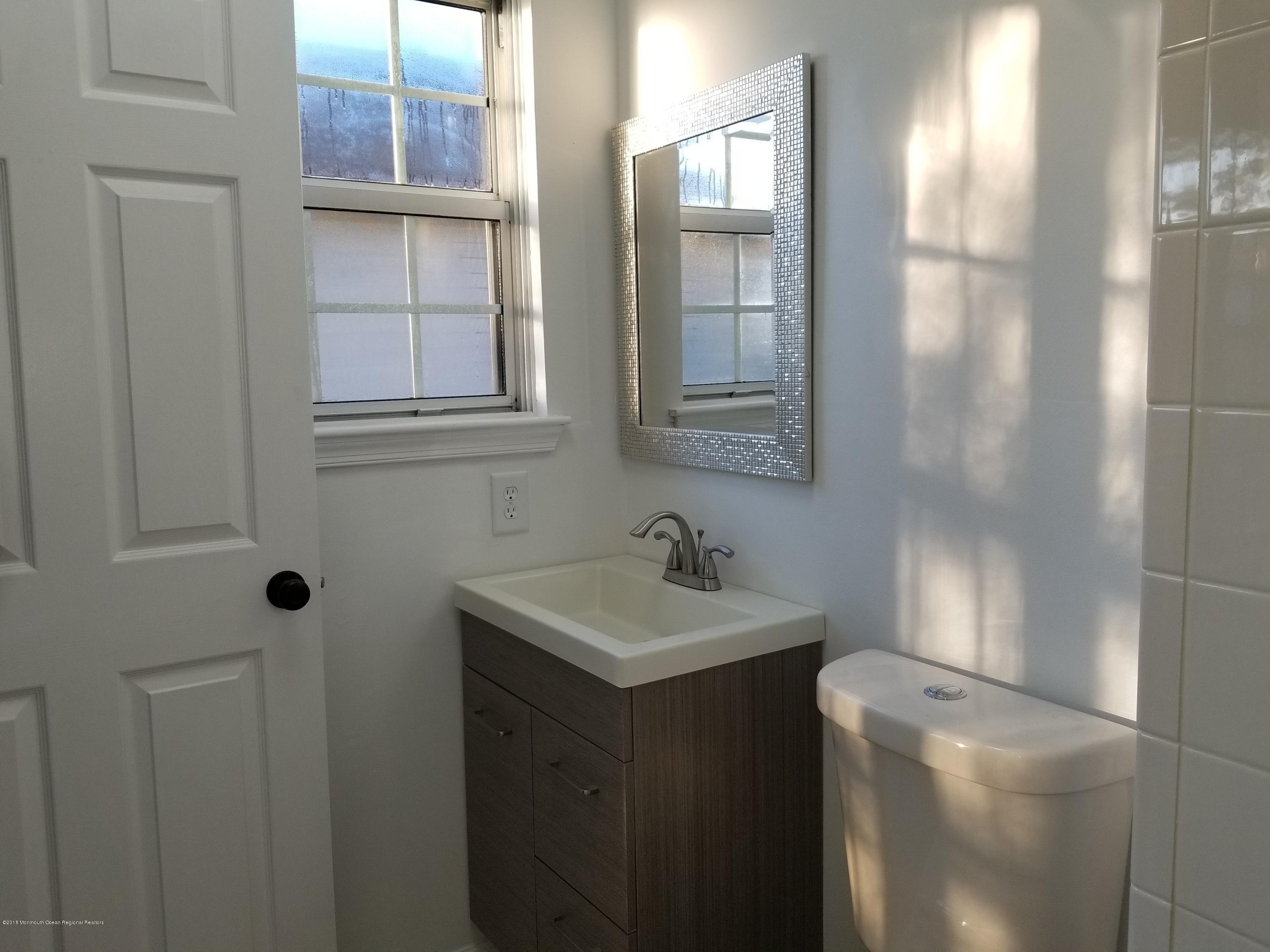33 Ivy Ridge Close, Unit 1000 Freehold, NJ 07728 - Photo 24 of 31 a bathroom with a sink toilet and shower