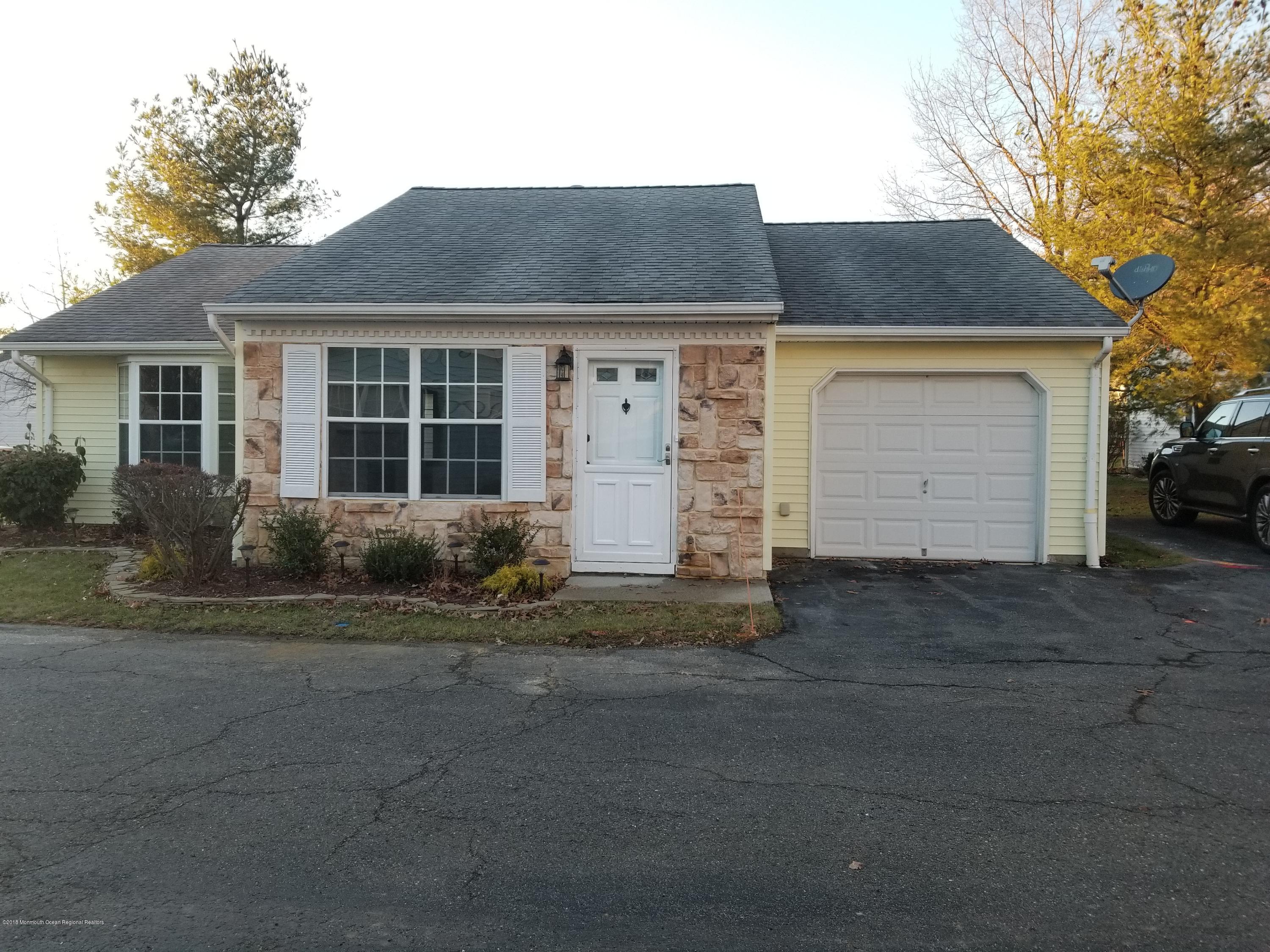 33 Ivy Ridge Close, Unit 1000 Freehold, NJ 07728 - Photo 31 of 31 a front view of house with garage