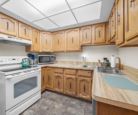$189,900 | 42282 East Edward Drive, Unit 258, Clinton Township, MI 48038