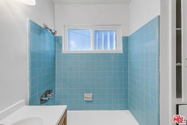 $3,395 | 717 Ocean Front Walk, Unit C, Venice, CA 90291