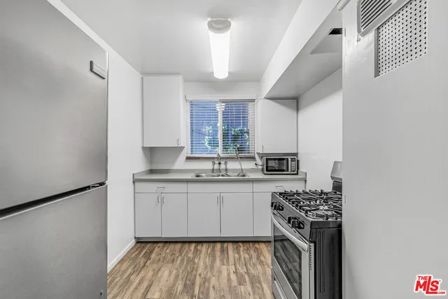 $3,395 | 717 Ocean Front Walk, Unit C, Venice, CA 90291