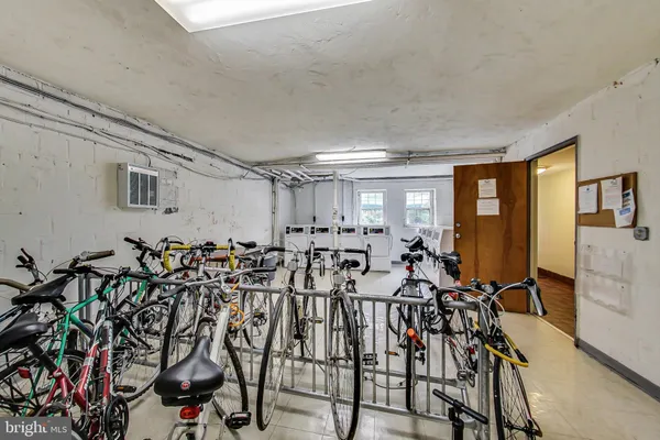 $1,950 | 1303 North Ode Street, Unit 215, Arlington, VA 22209