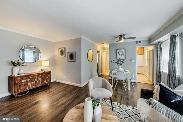 $1,950 | 1303 North Ode Street, Unit 215, Arlington, VA 22209