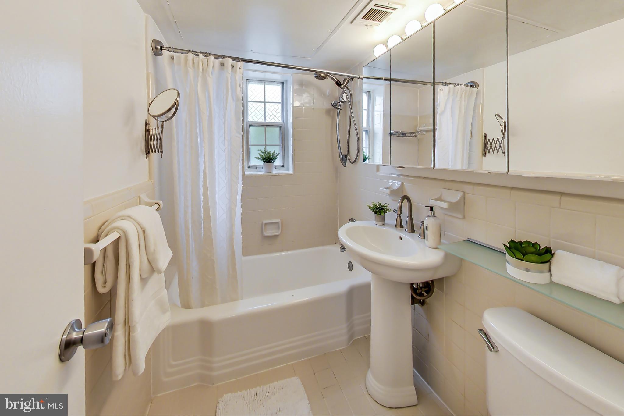 1303 North Ode Street, Unit 215 Arlington, VA 22209 - Photo 8 of 15