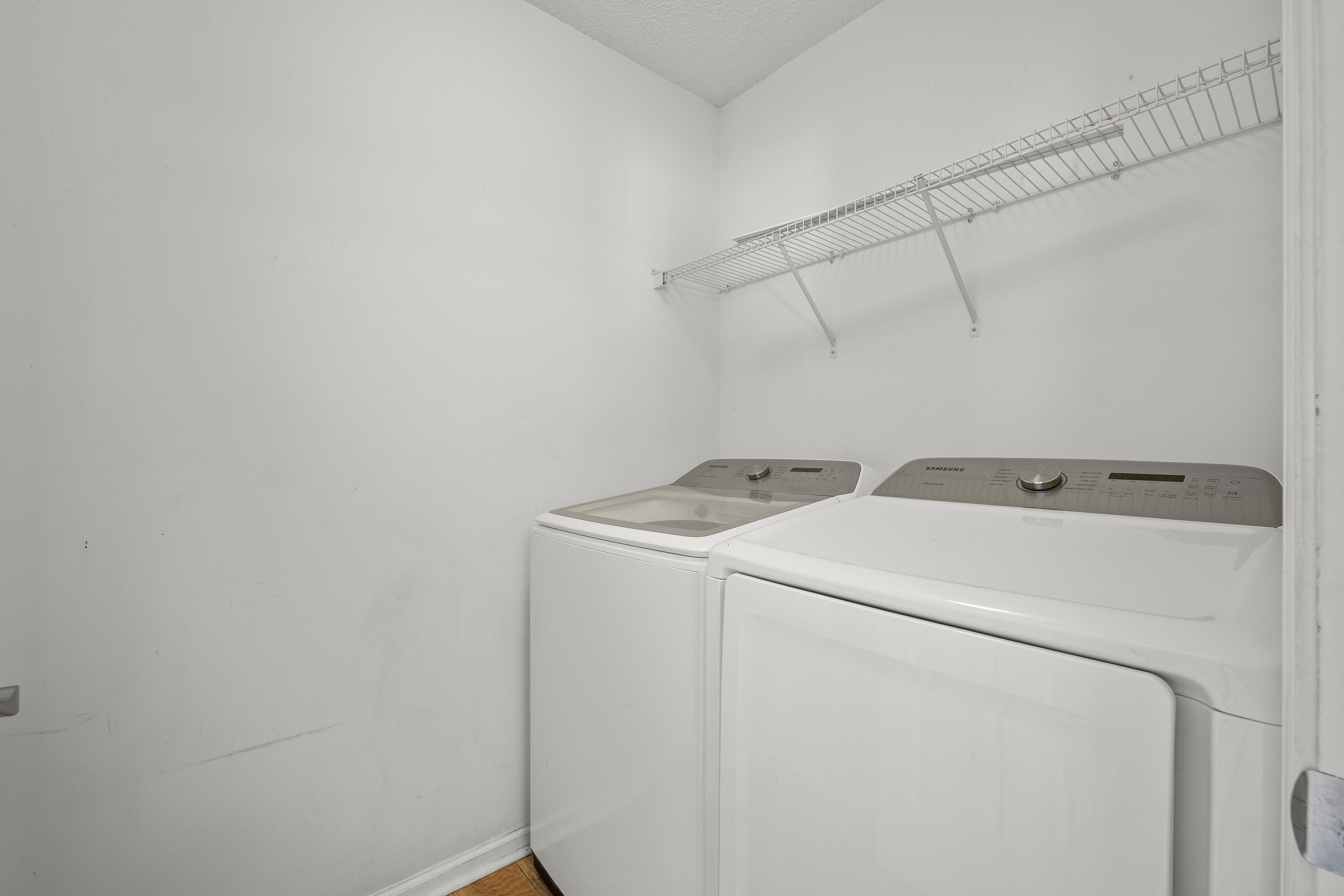 105 Ripley Court Summerville, SC 29483 - Photo 13 of 31 laundry off of kitchen