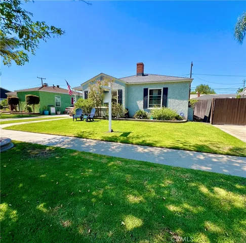 a view of a house with a big yard
