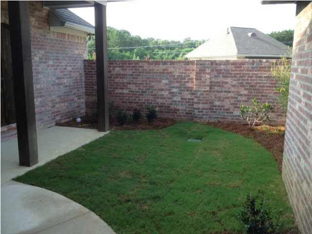 4 Enclave Circle Ridgeland, MS 39157 - Photo 4 of 19 Courtyard