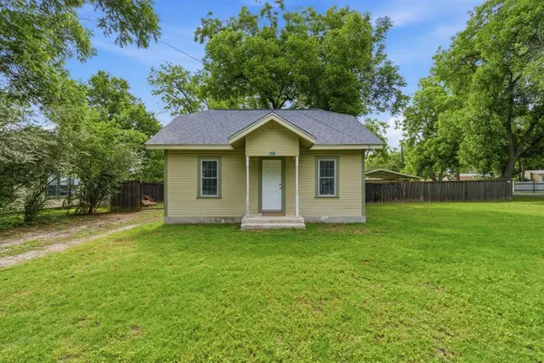 $155,000 | 525 South Austin Street, De Leon, TX 76444
