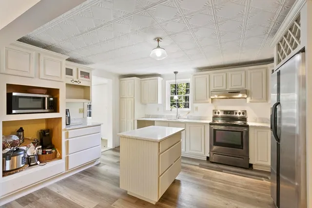 $469,000 | 28 Holly Drive, Gardner, MA 01440