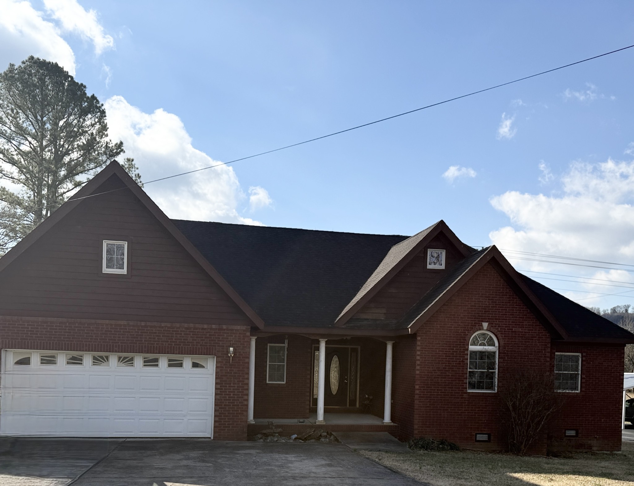 313 Murfreesboro Road Woodbury, TN 37190 - Photo 1 of 8 a front view of a house