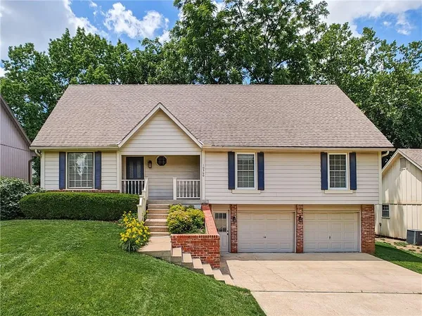 $435,000 | 10560 Noland Road, Lenexa, KS 66215