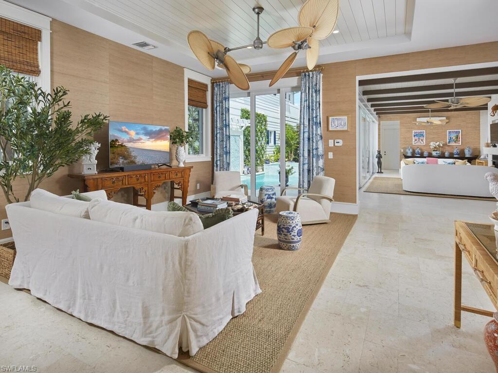 909 10th Avenue South Naples, FL 34102 - Photo 9 of 31