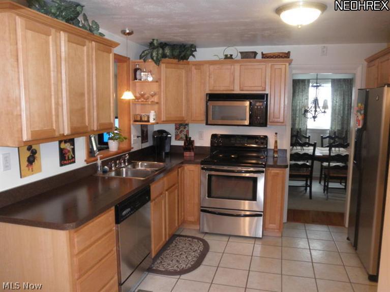 1547 Edgefield Road Lyndhurst, OH 44124 - Photo 3 of 13