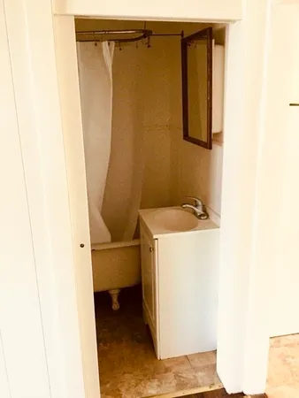 $1,100 | 245 County Street, Unit 10, Fall River, MA 02723