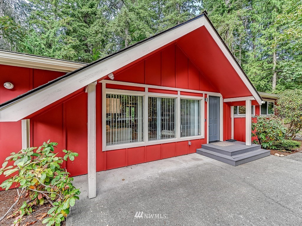 14525 Tiger Mountain Road Southeast Issaquah, WA 98027 - Photo 3 of 24 Gallery Image 3